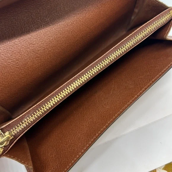 Louis Vuitton Wallet - Authentic - Picture 3 of 7